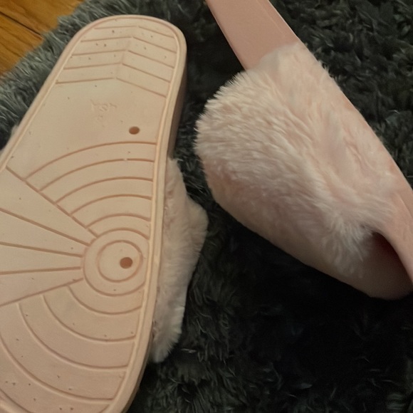 Fuzzy slides - Picture 5 of 9